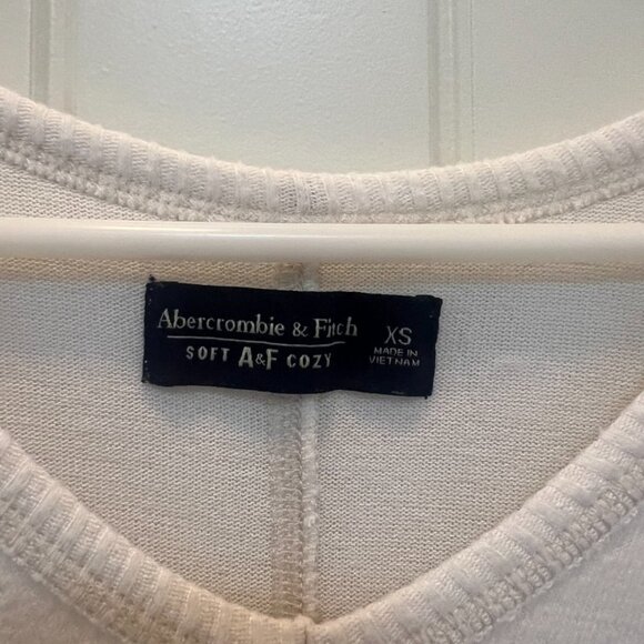 Abercrombie Long Sleeve - Picture 2 of 3